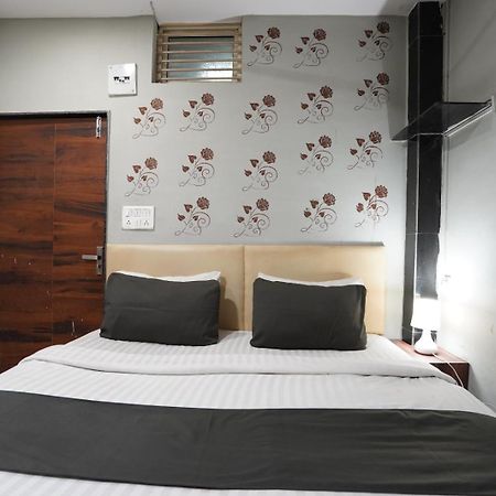 Hotel Sai Inn, Ahmedabad Airport Buitenkant foto