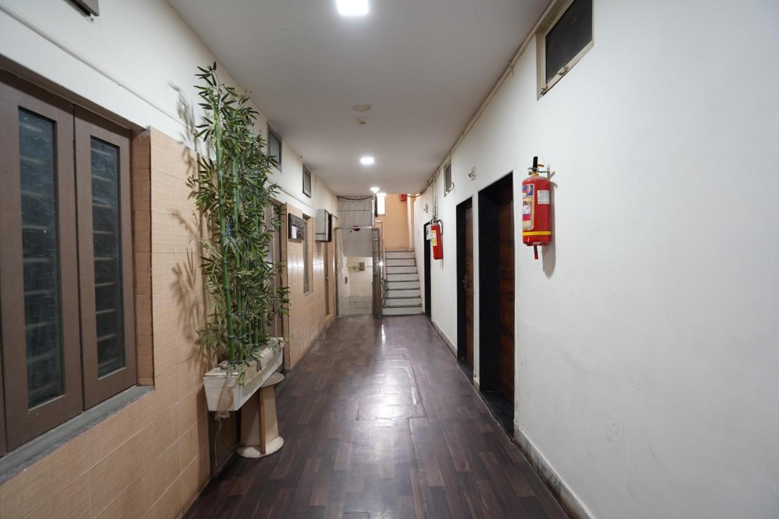 Hotel Sai Inn, Ahmedabad Airport Buitenkant foto
