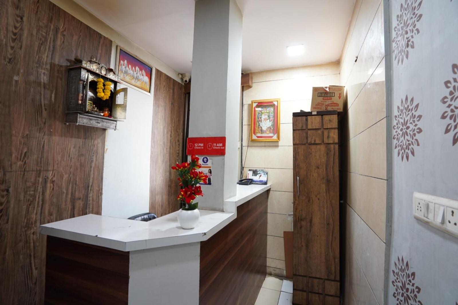 Hotel Sai Inn, Ahmedabad Airport Buitenkant foto